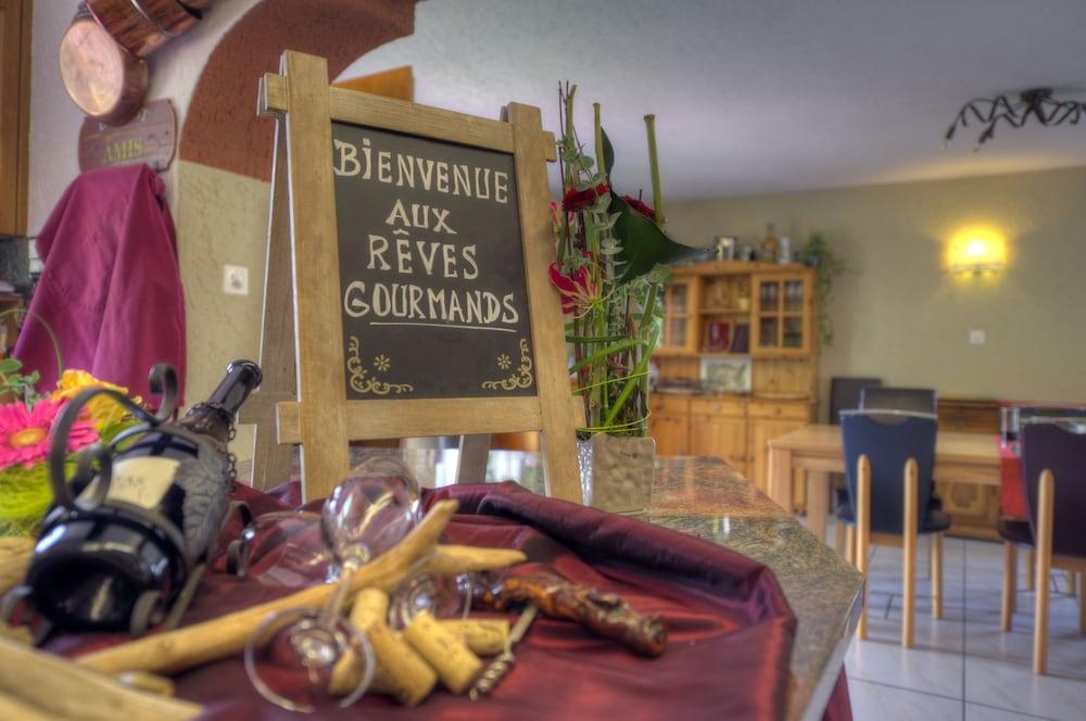 Reves Gourmands, Hotellerie & Gastronomie Vernayaz Exteriör bild