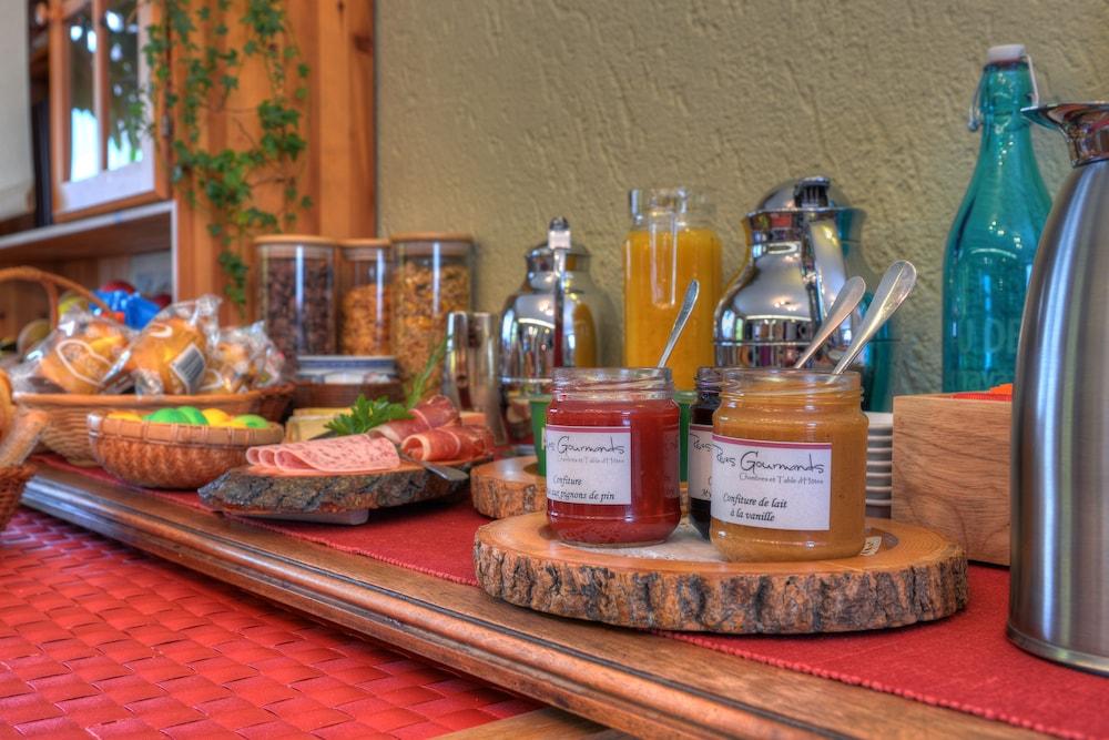 Reves Gourmands, Hotellerie & Gastronomie Vernayaz Exteriör bild