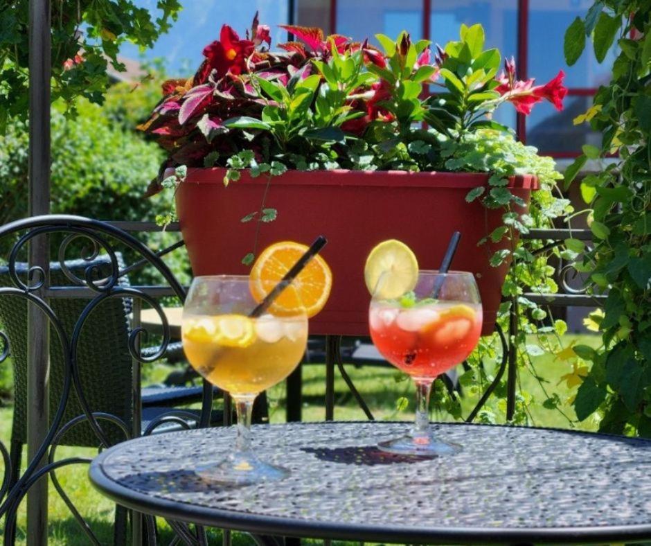 Reves Gourmands, Hotellerie & Gastronomie Vernayaz Exteriör bild