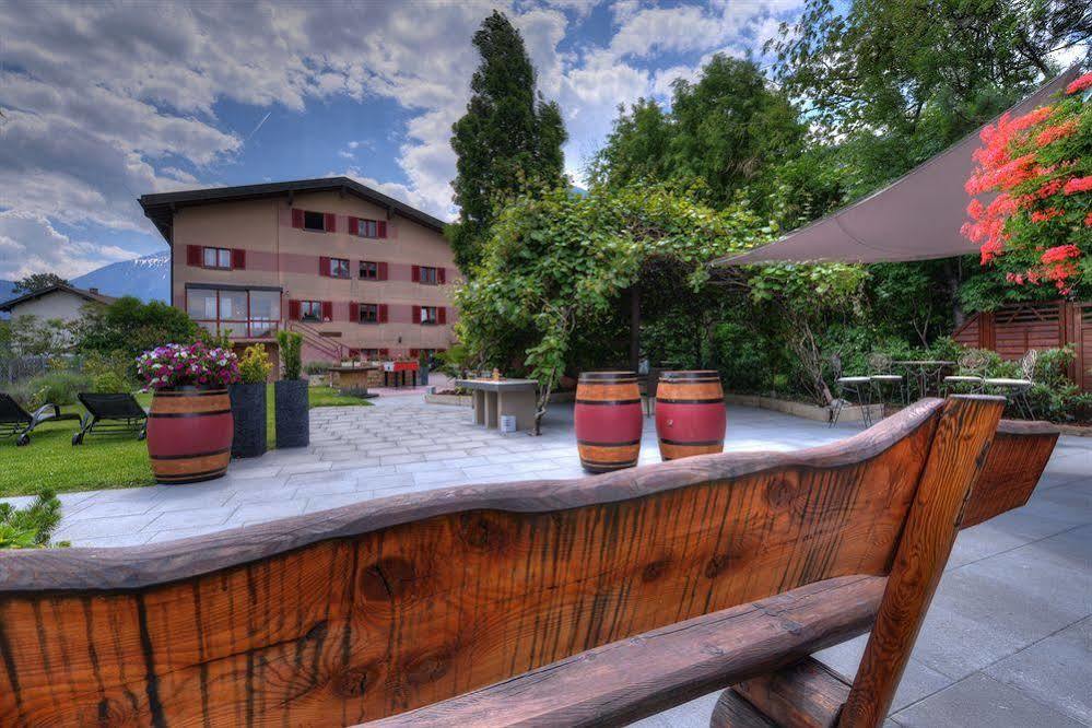 Reves Gourmands, Hotellerie & Gastronomie Vernayaz Exteriör bild