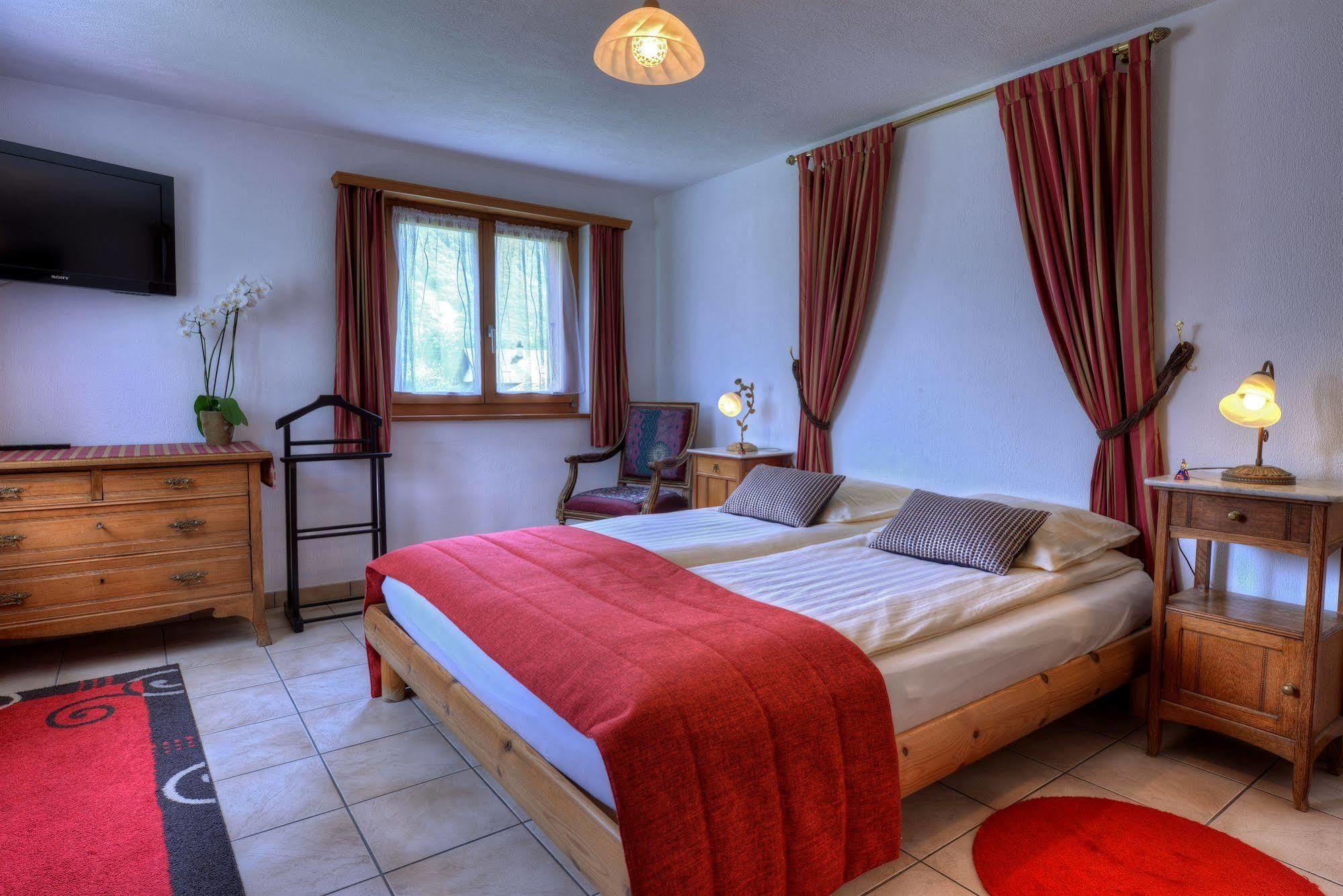 Reves Gourmands, Hotellerie & Gastronomie Vernayaz Exteriör bild
