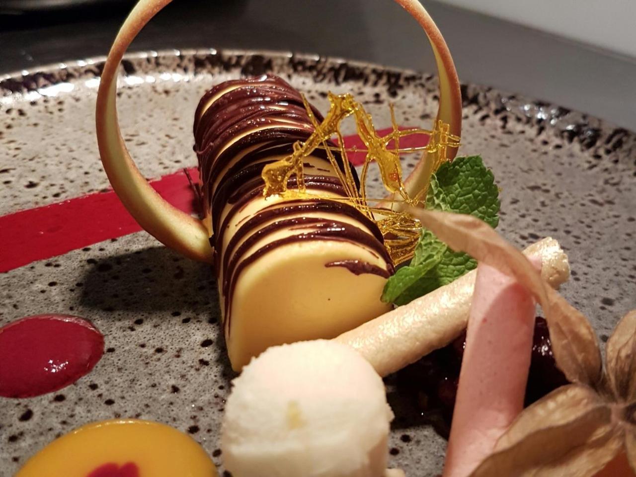 Reves Gourmands, Hotellerie & Gastronomie Vernayaz Exteriör bild