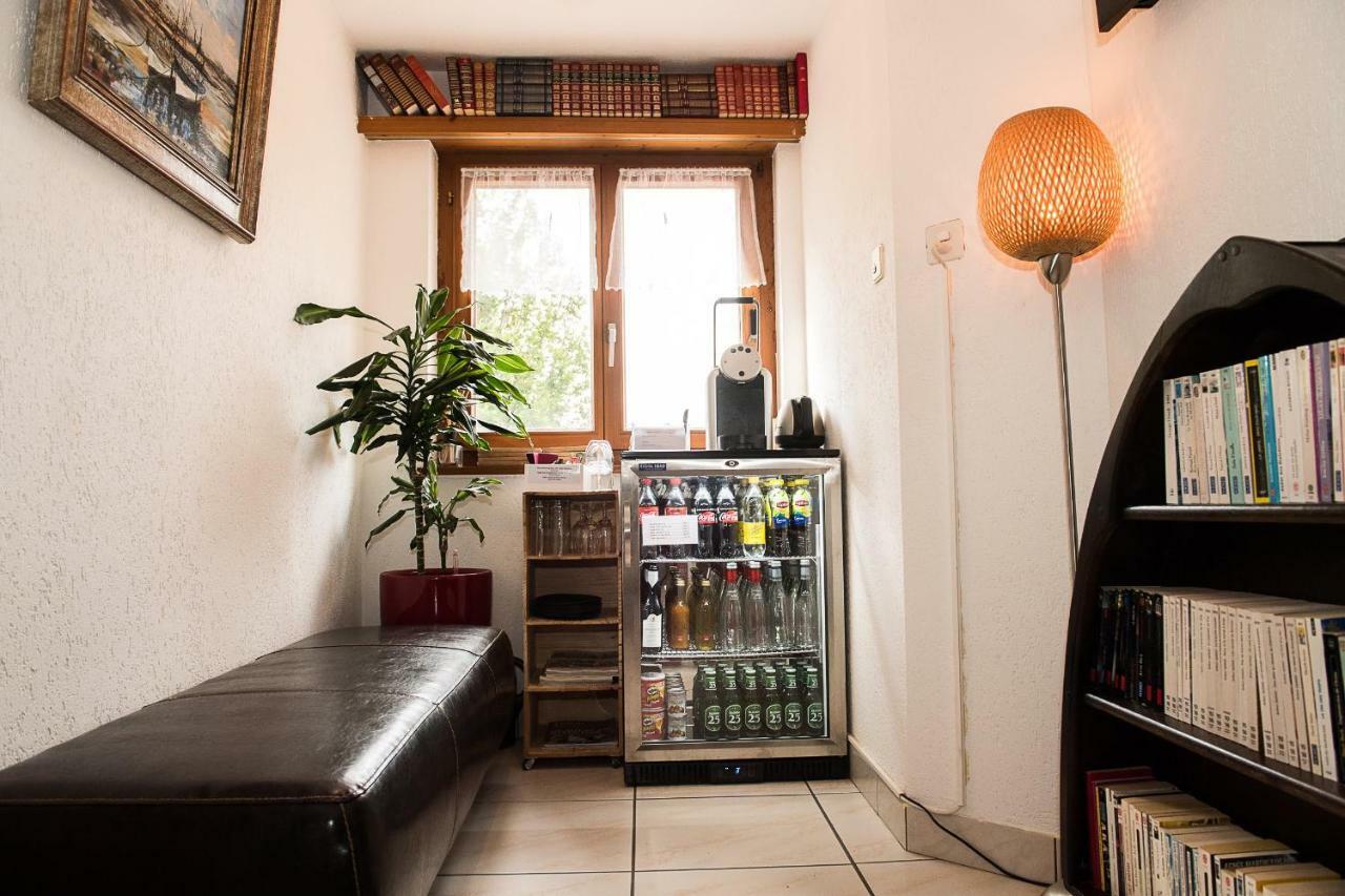 Reves Gourmands, Hotellerie & Gastronomie Vernayaz Exteriör bild